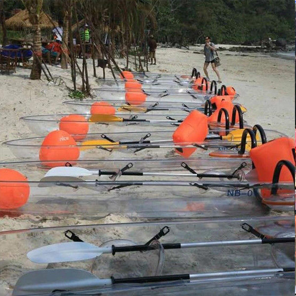 Doppeltes sitzen auf oberstem klarem Kanu/transparentem Plastikkajak, klares Boot mit annehmbarem Entwurf, kleine Plastikboote